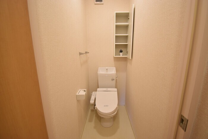 物件内観写真8　(温水洗浄暖房便座)