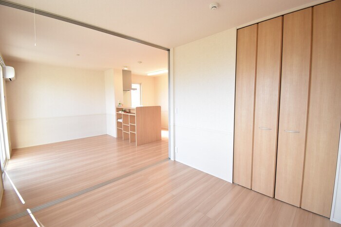 物件内観写真18　(洋室４．５帖～ＬＤＫ１１．６帖)