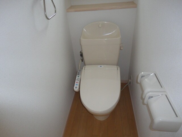 物件内観写真6　(シャワー付トイレ)