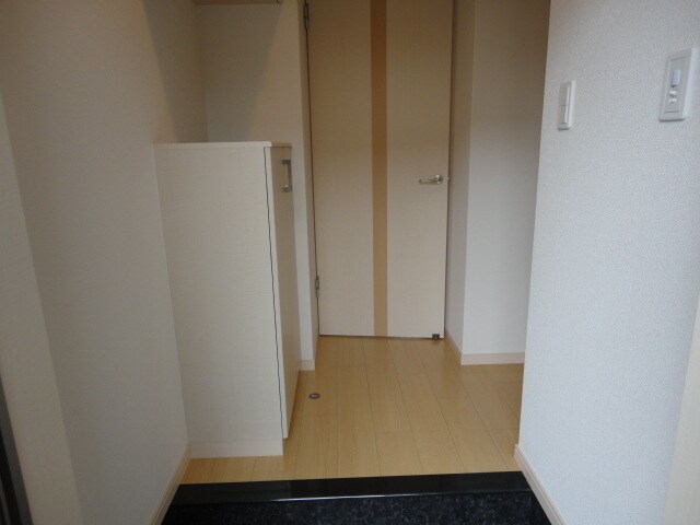物件内観写真12　(玄関)