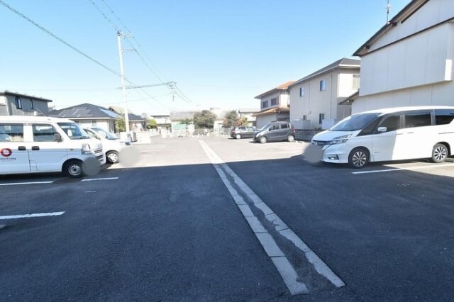 物件外観写真3　(駐車場)