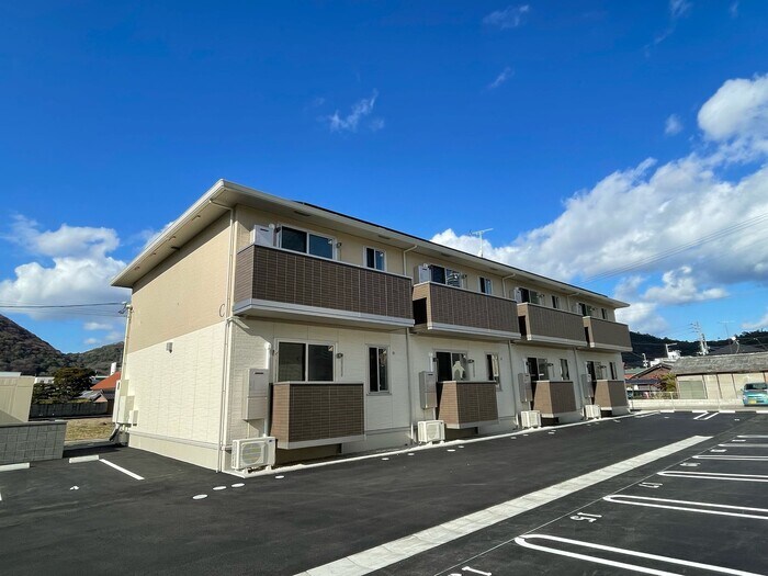 物件外観写真1　(建物外観)