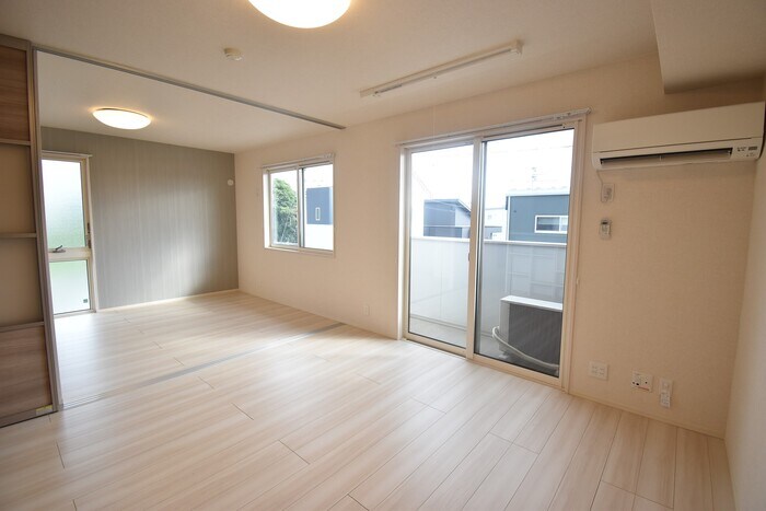 物件内観写真4　(ＬＤＫ１２帖～洋室６．１帖)