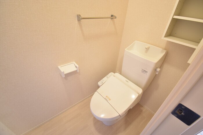 物件内観写真8　(温水洗浄暖房便座)