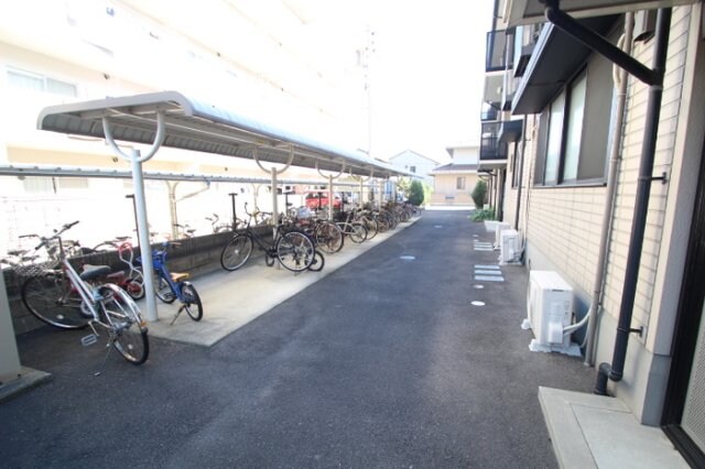 物件内観写真12　(駐輪場)