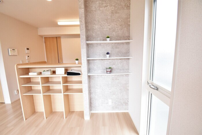 物件内観写真22　(カウンター前収納)