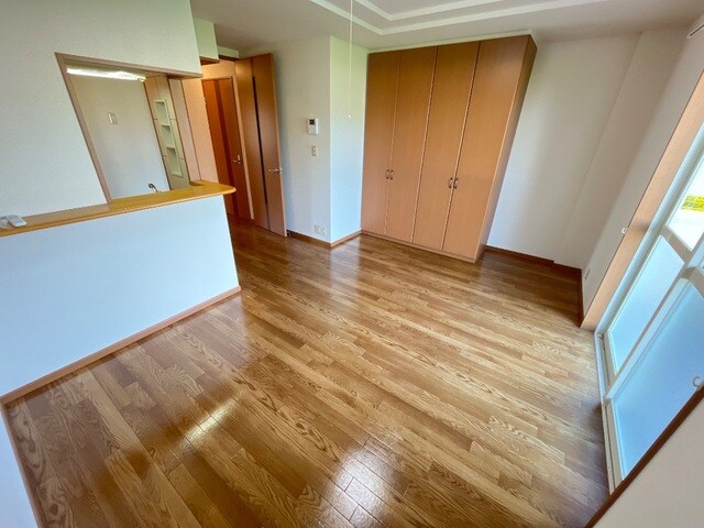 物件内観写真3　(リビング)