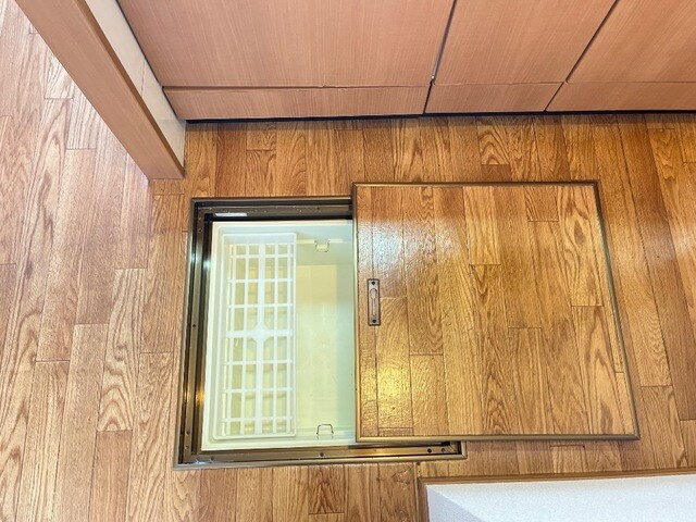 物件内観写真15　(床下収納)