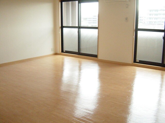 物件内観写真3　(リビング)