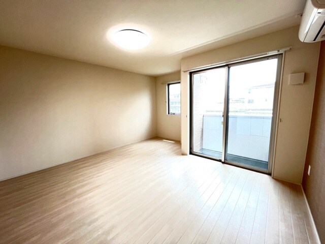 物件内観写真12　(洋室)