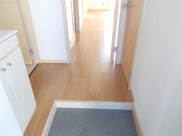 物件内観写真7　(玄関)
