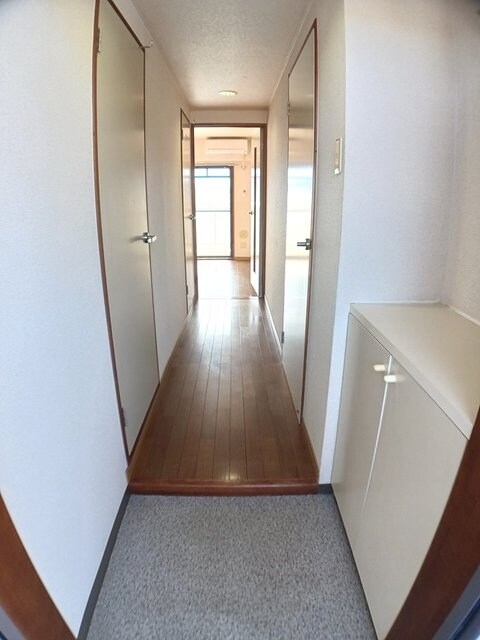 物件内観写真12　(玄関)