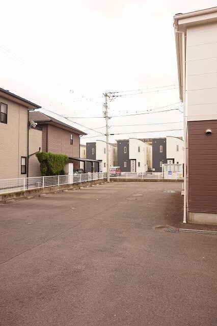 物件外観写真3　(駐車場)