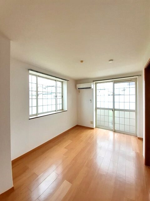 物件内観写真8　(居室・リビング)