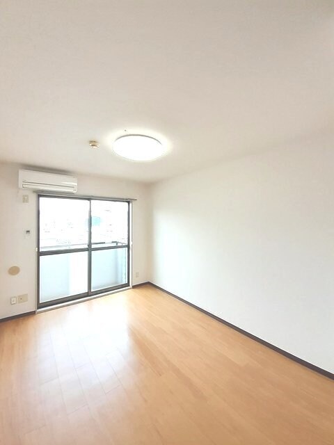 物件内観写真4　(居室・リビング)