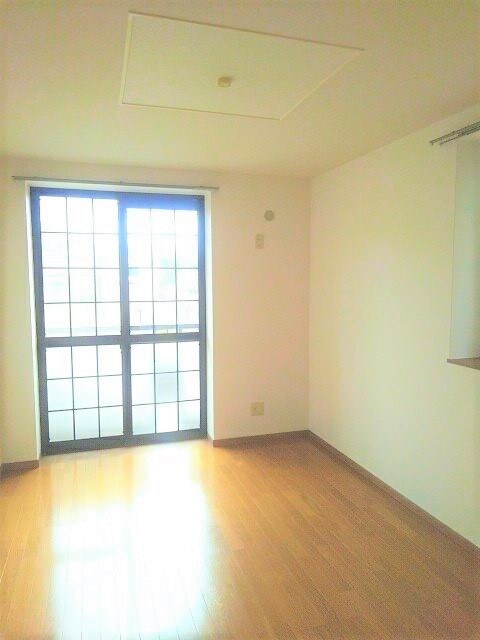 物件内観写真4　(居室・リビング)