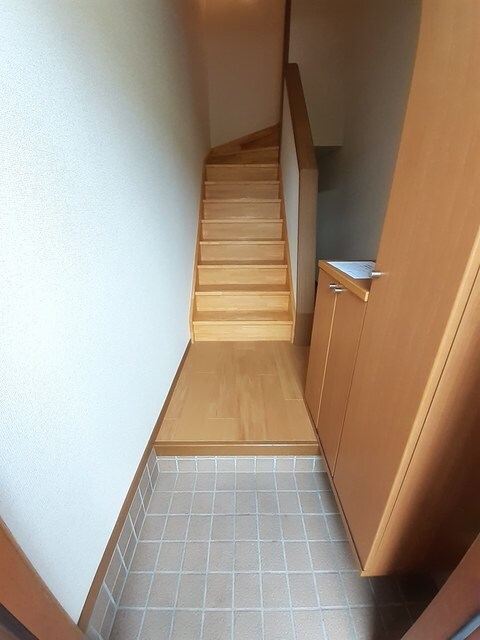 物件内観写真8　(玄関)