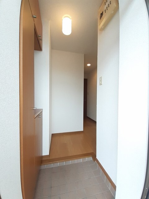 物件内観写真10　(玄関)