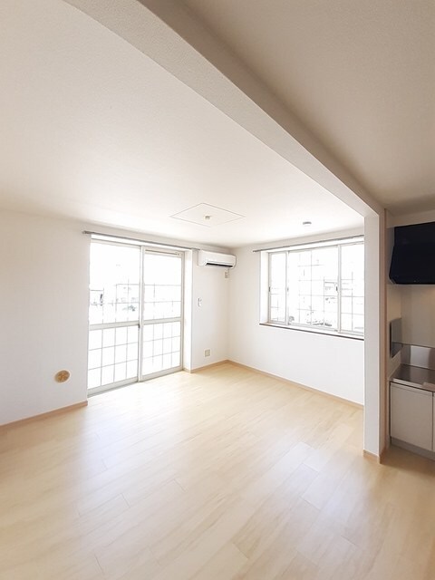 物件内観写真4　(居室・リビング)