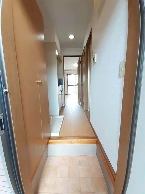 物件内観写真10　(玄関)