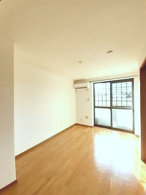 物件内観写真6　(居室・リビング)