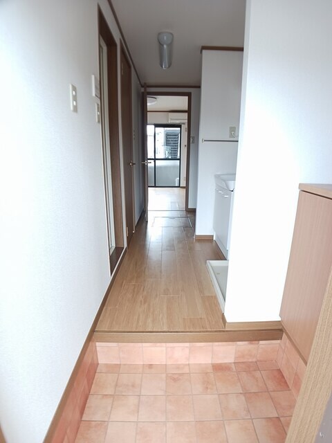 物件内観写真10　(玄関)