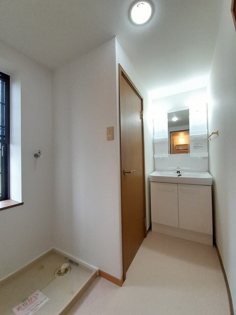 物件内観写真6　(洗面所)