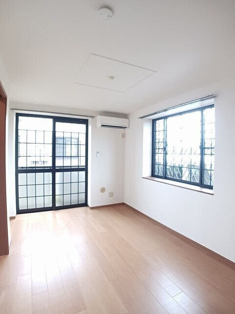 物件内観写真8　(居室・リビング)