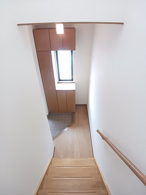 物件内観写真10　(玄関)