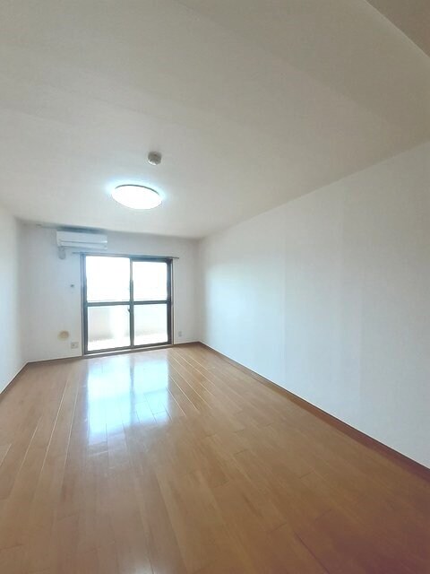 物件内観写真4　(居室・リビング)