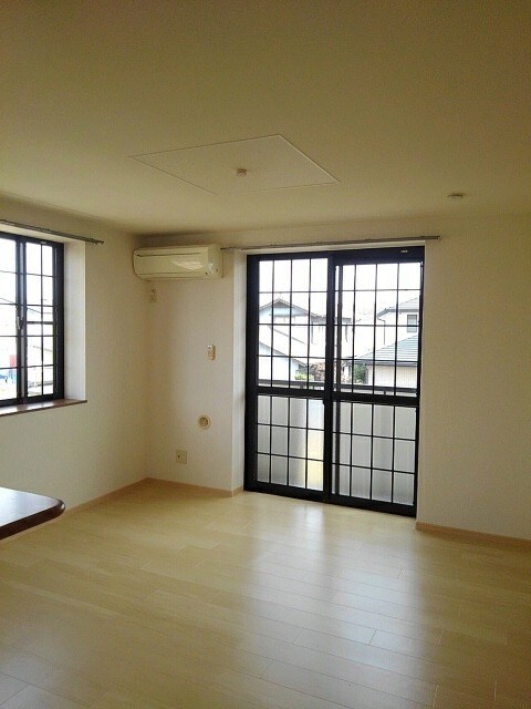 物件内観写真5　(居室・リビング)