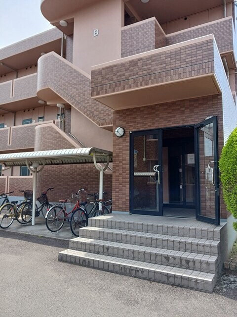 物件外観写真2　(エントランス)