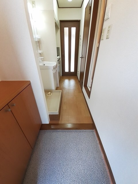 物件内観写真10　(玄関)