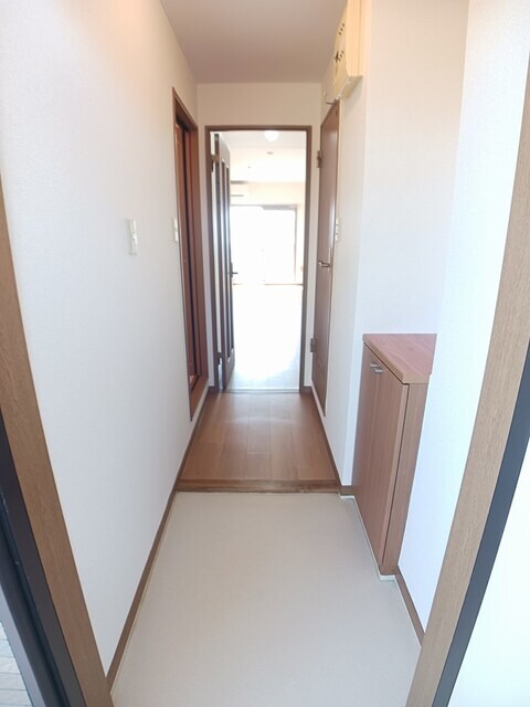 物件内観写真11　(玄関)