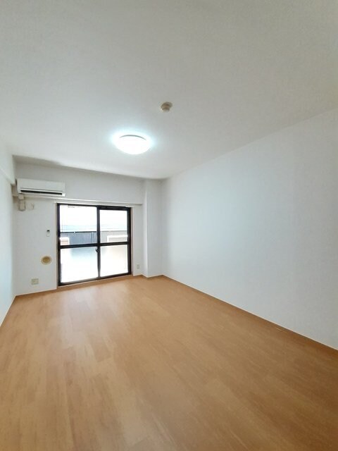 物件内観写真4　(居室・リビング)