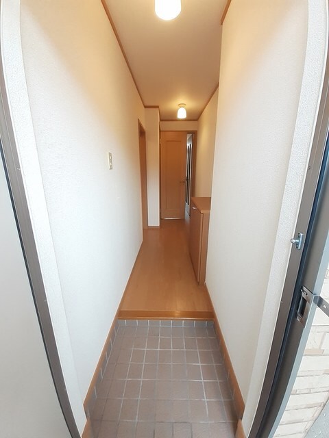 物件内観写真10　(玄関)