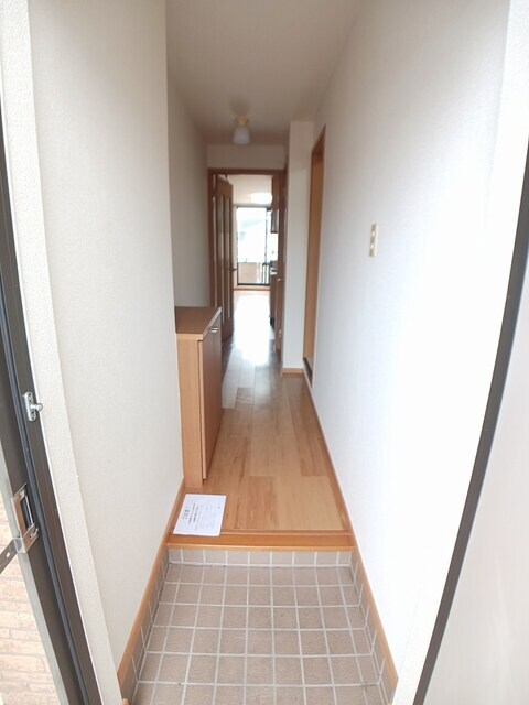 物件内観写真10　(玄関)