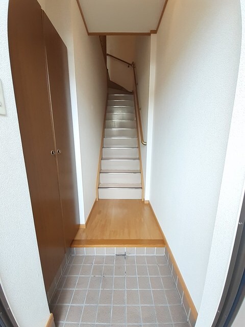 物件内観写真12　(玄関)