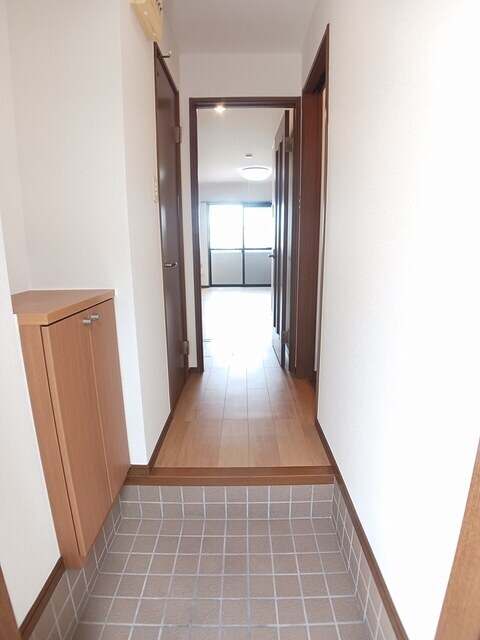 物件内観写真10　(玄関)