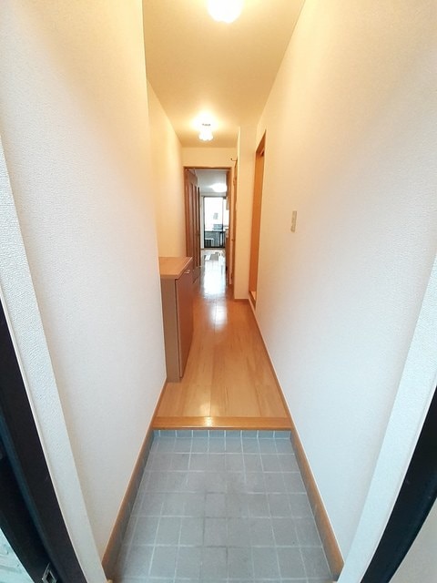 物件内観写真10　(玄関)