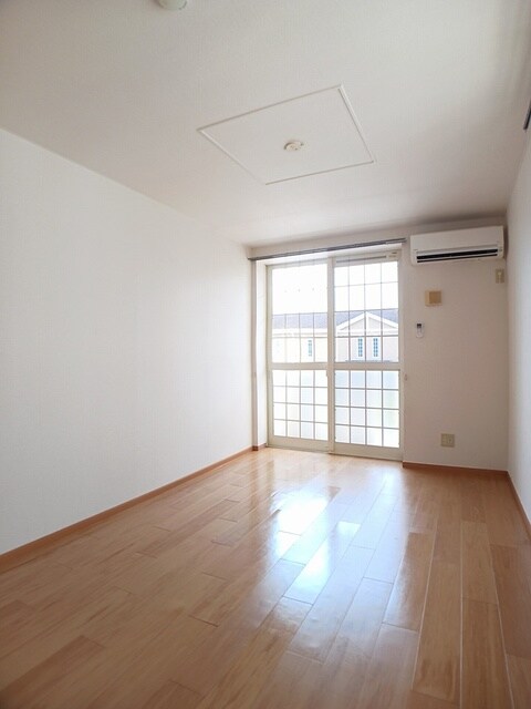 物件内観写真8　(居室・リビング)