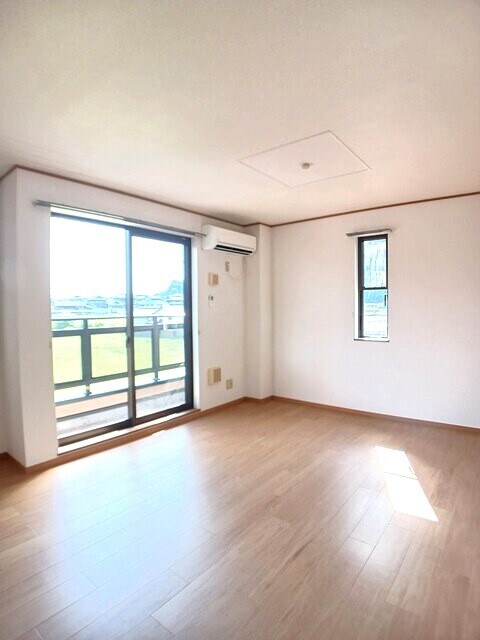 物件内観写真8　(居室・リビング)