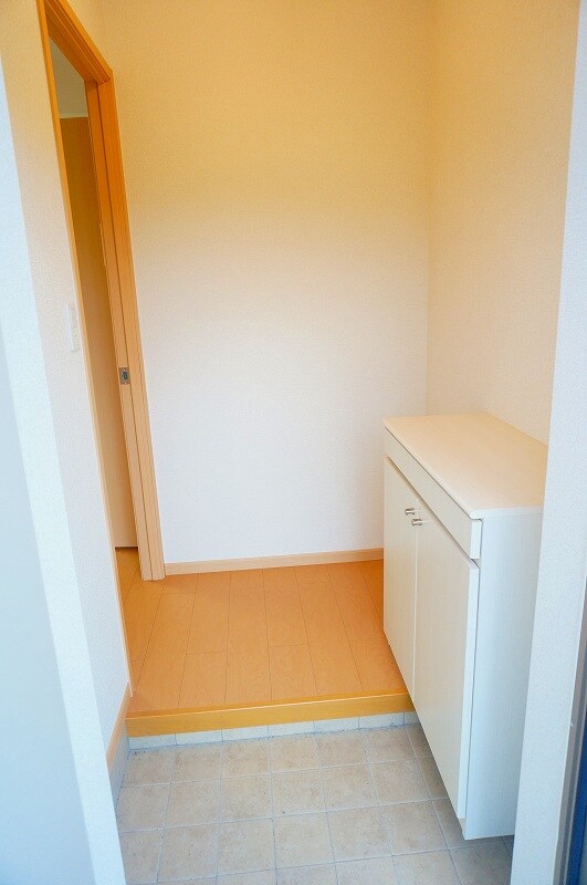 物件内観写真11　(玄関)