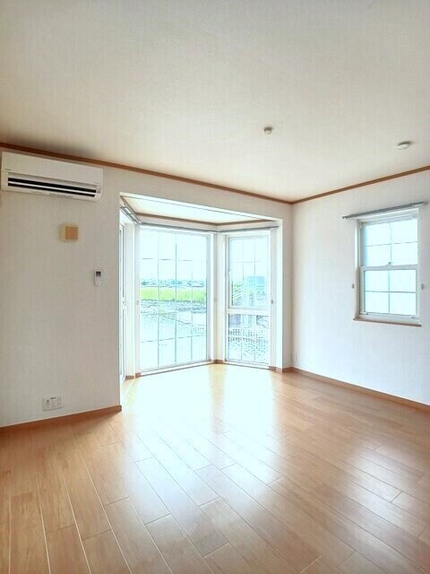 物件内観写真8　(居室・リビング)