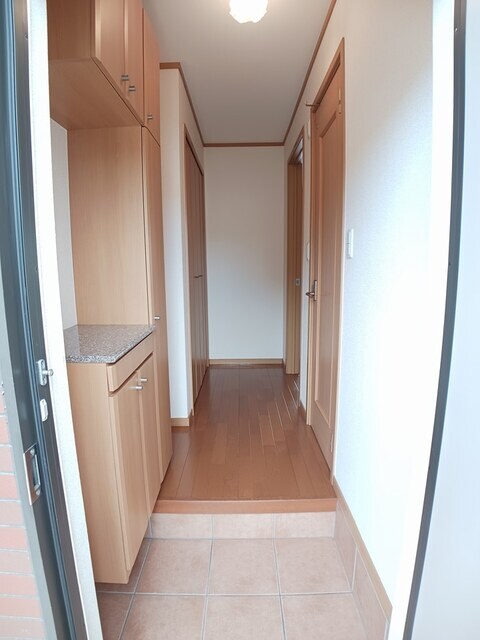 物件内観写真12　(玄関)