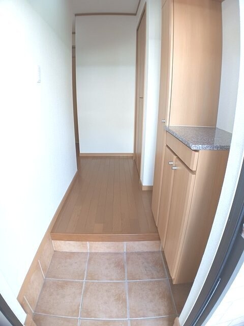 物件内観写真12　(玄関)