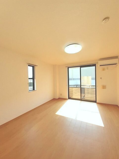 物件内観写真8　(居室・リビング)