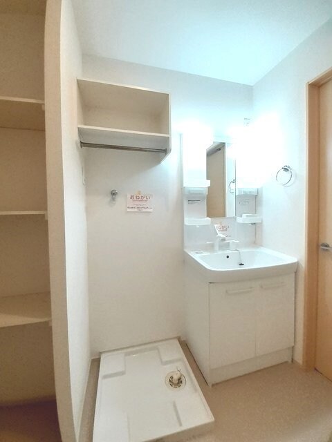 物件内観写真6　(洗面所)