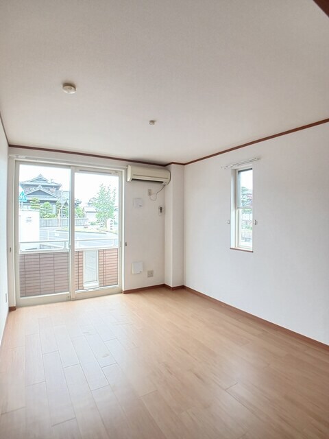 物件内観写真4　(居室・リビング)