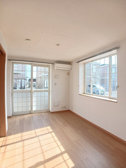 物件内観写真8　(居室・リビング)